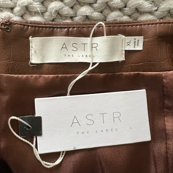 NWT ASTR Audrey Faux Leather Croc Skirt in Brown - Picture 11 of 12